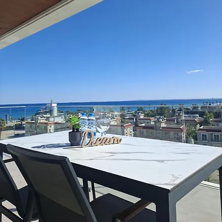 Panoramic View Balcony - Stylish 1br Lägenhet