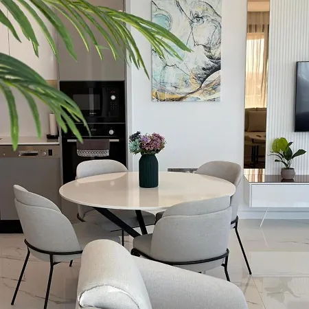 Panoramic View Balcony - Stylish 1br *