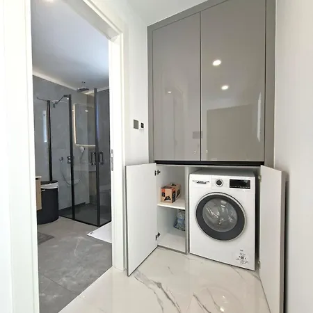 Panoramic View Balcony - Stylish 1br Lägenhet